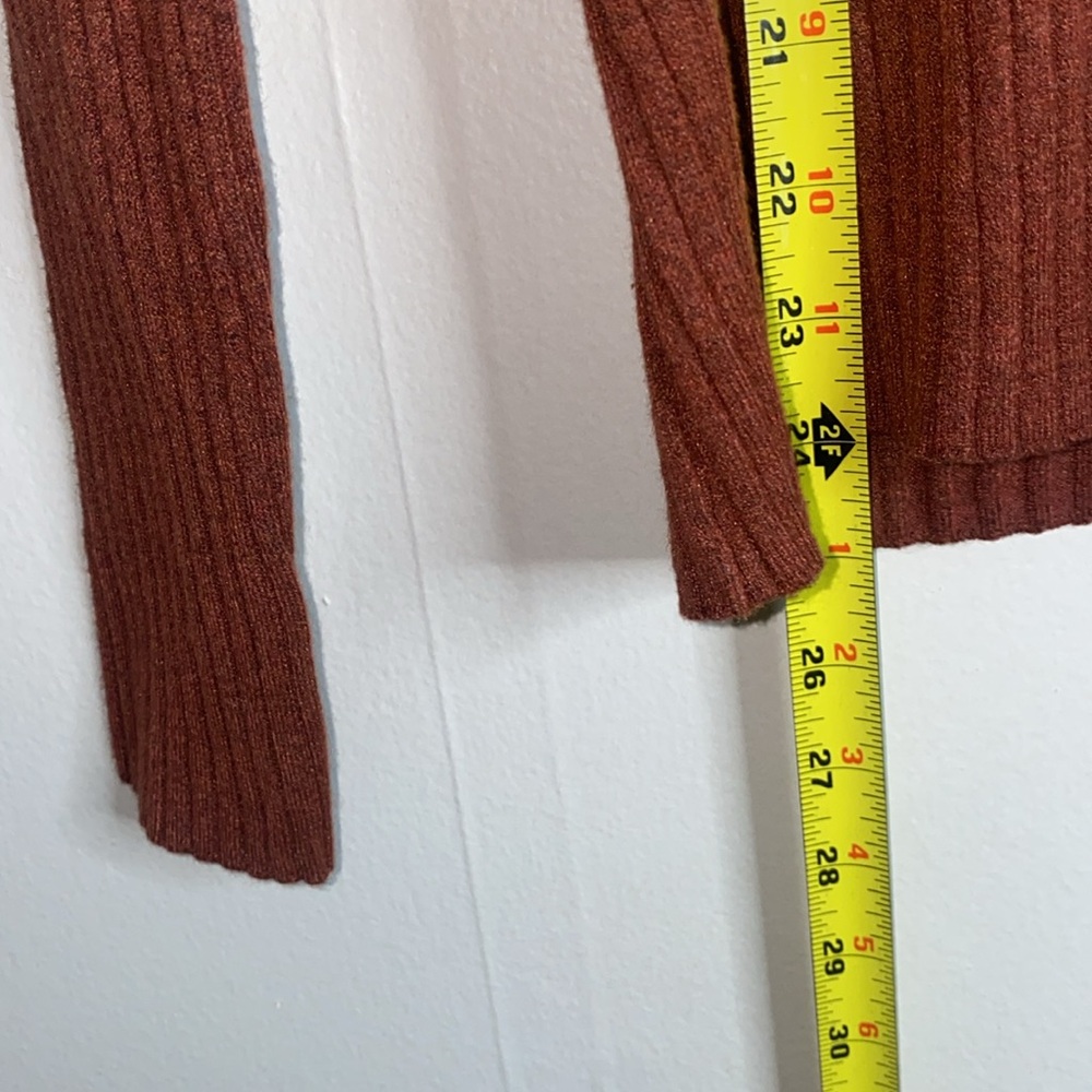 🛍️Adorable NWT Women's Fine Gauge Ribbed Button up Cardigan! - Picture 6 of 8